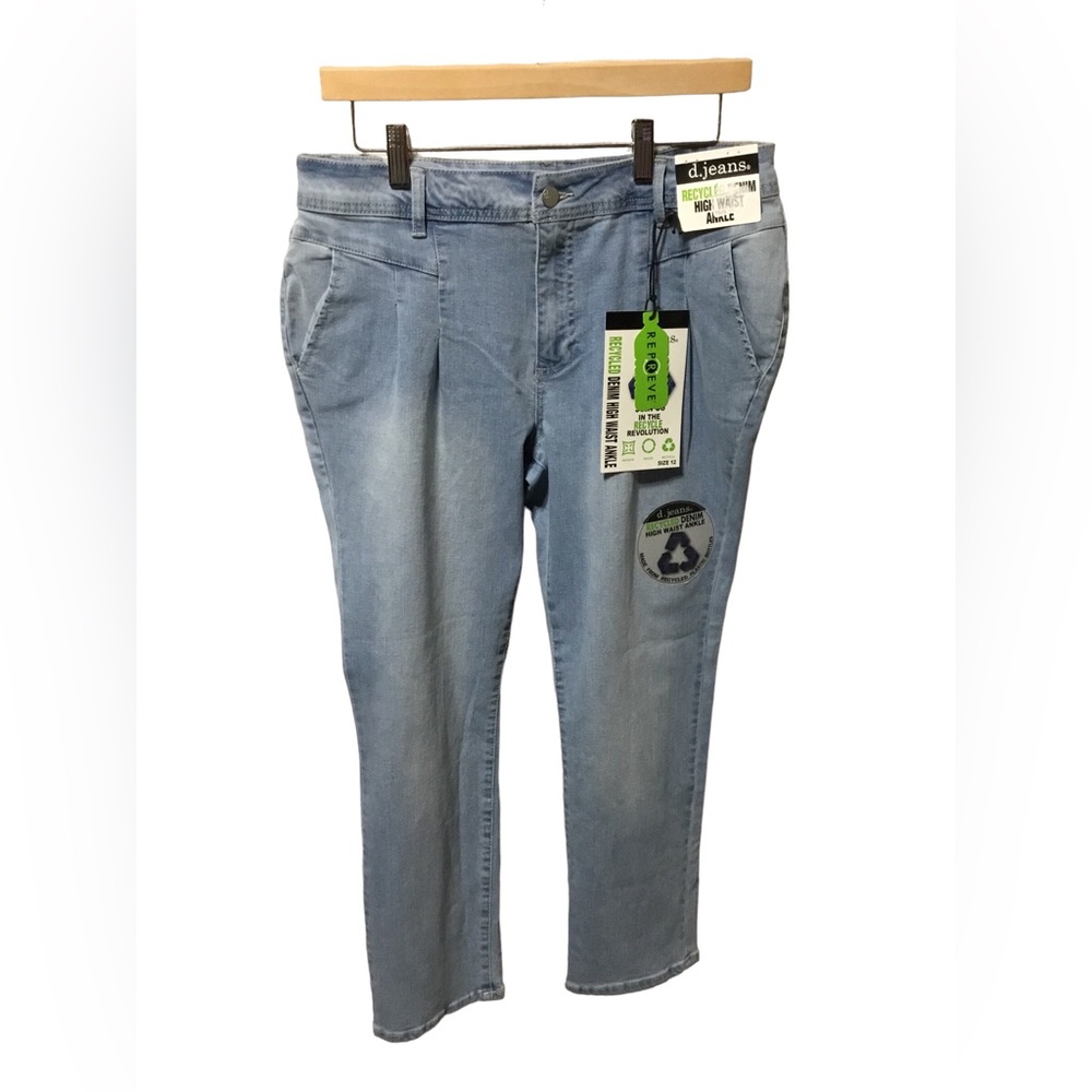 D. Jeans High Waist Ankle Light Wash Size 12 NWT